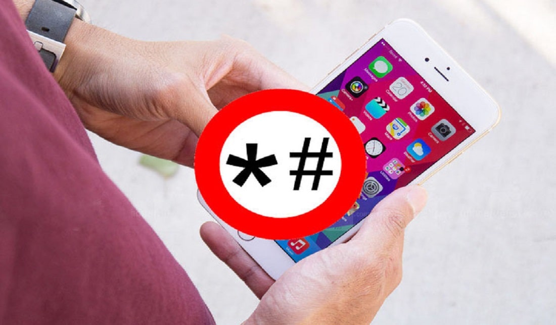 تصویر نمایشگر گوشی آیفون در حال تماس با کدهای دستوری