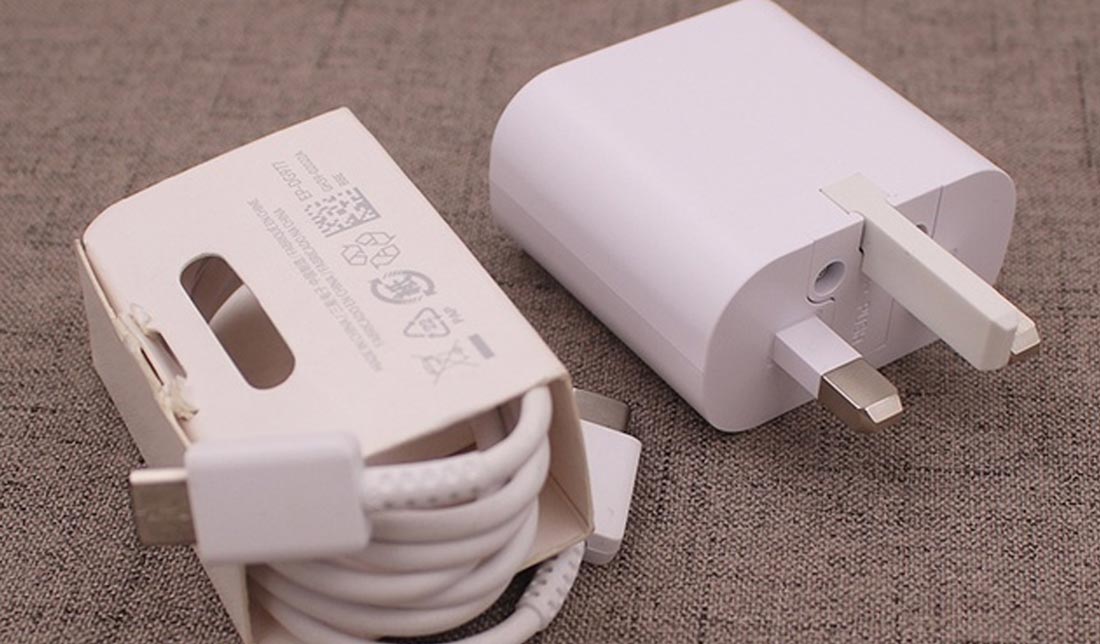 کلگی شارژر (آداپتور) به همراه کابل