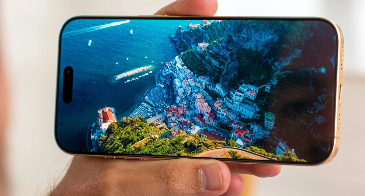 نمایش کیفیت صفحه گوشی آیفون 16پرومکس