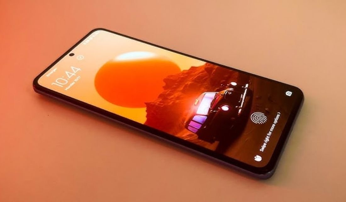 نمایی از صفحهنمایش گوشی شیائومی ردمی k50 از نزدیک