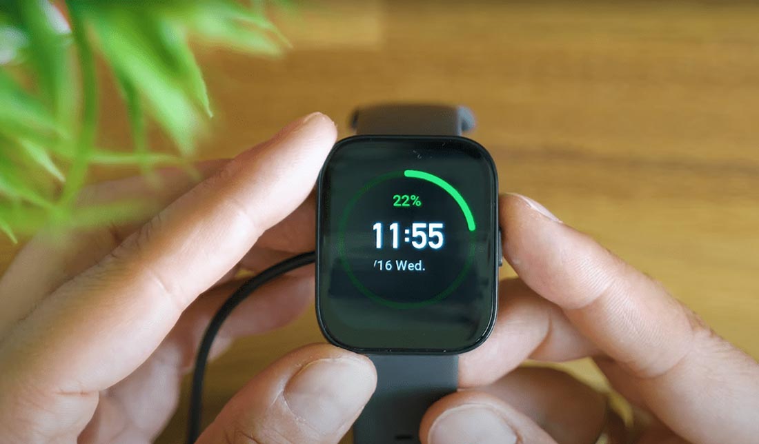 نمایش ساعت، تاریخ و درصد شارژ در ساعت هوشمند Amazfit BIP 5