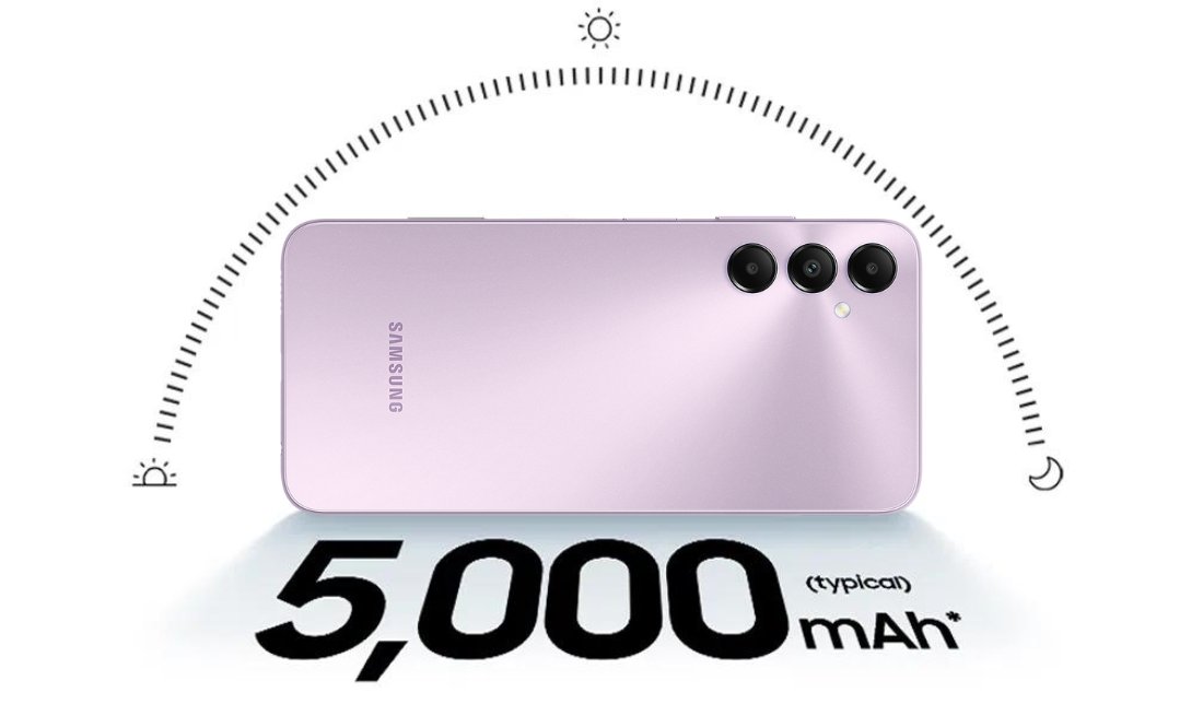 گوشی سامسونگ گلکسی a05s از نمای نزدیک پنل پشتی به همراه نمایش ظرفیت باتری