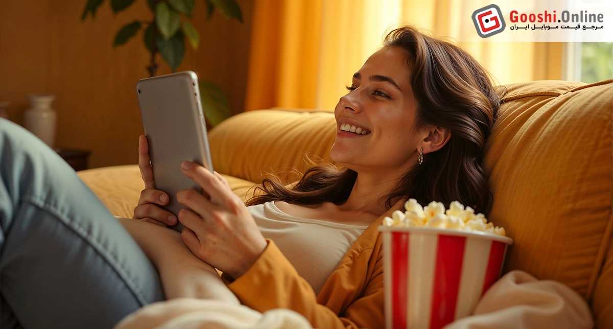 یک شخص در حال تماشای فیلم با تبلت هوشمند
