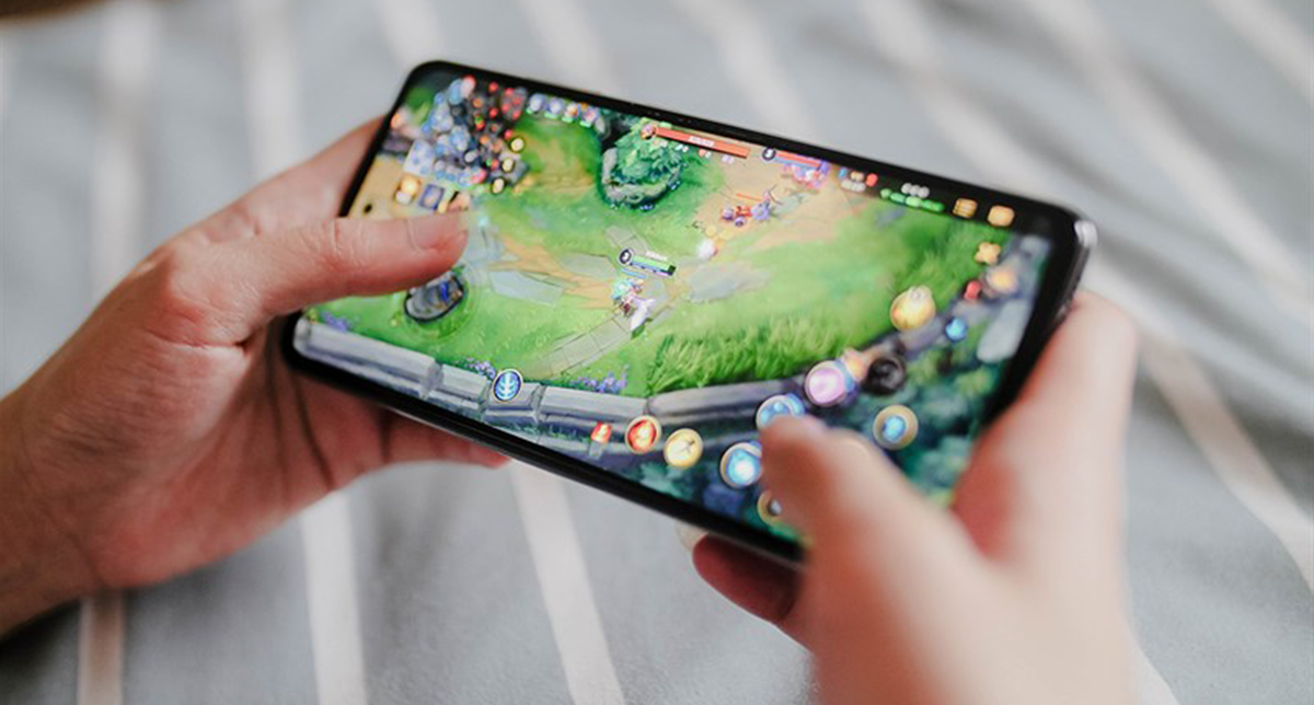 نمایش کیفیت اجرای بازی گنشن روی گوشی سامسونگ گلکسی A55