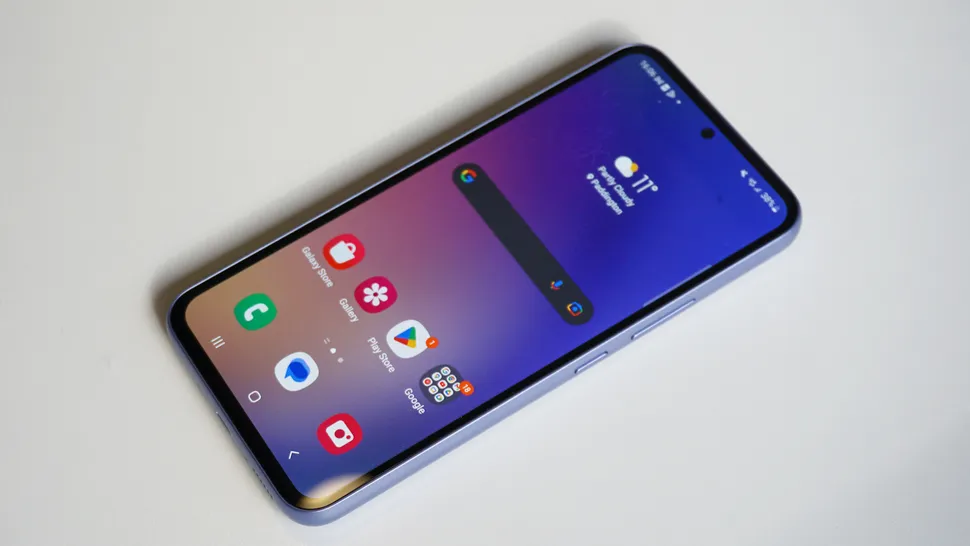 صفحه‌نمایش روشن گلکسی A54 از نمای نزدیک