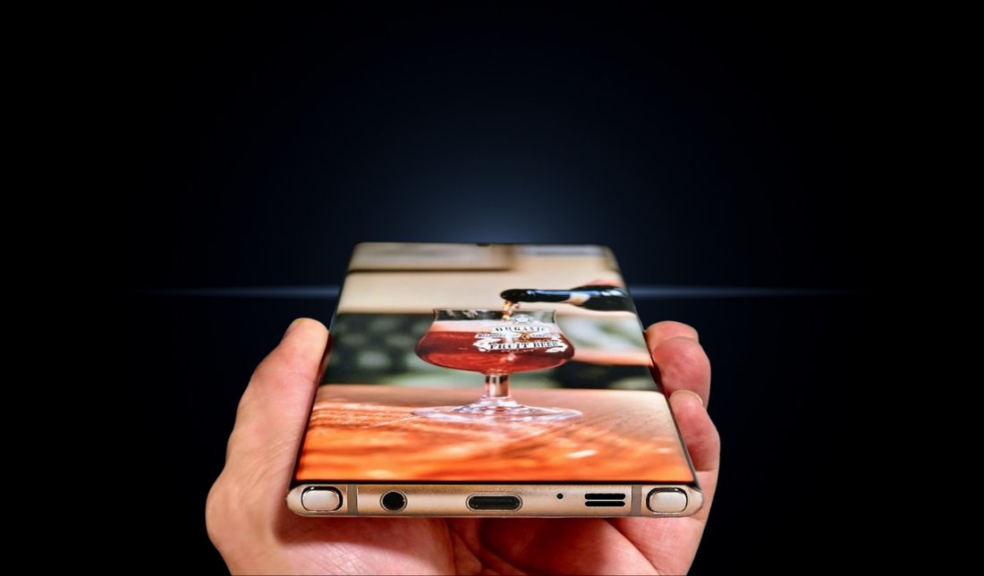 نمایش کیفیت صفحه‌نمایش گوشی گلکسی s24 اولترا سامسونگ از نمای نزدیک