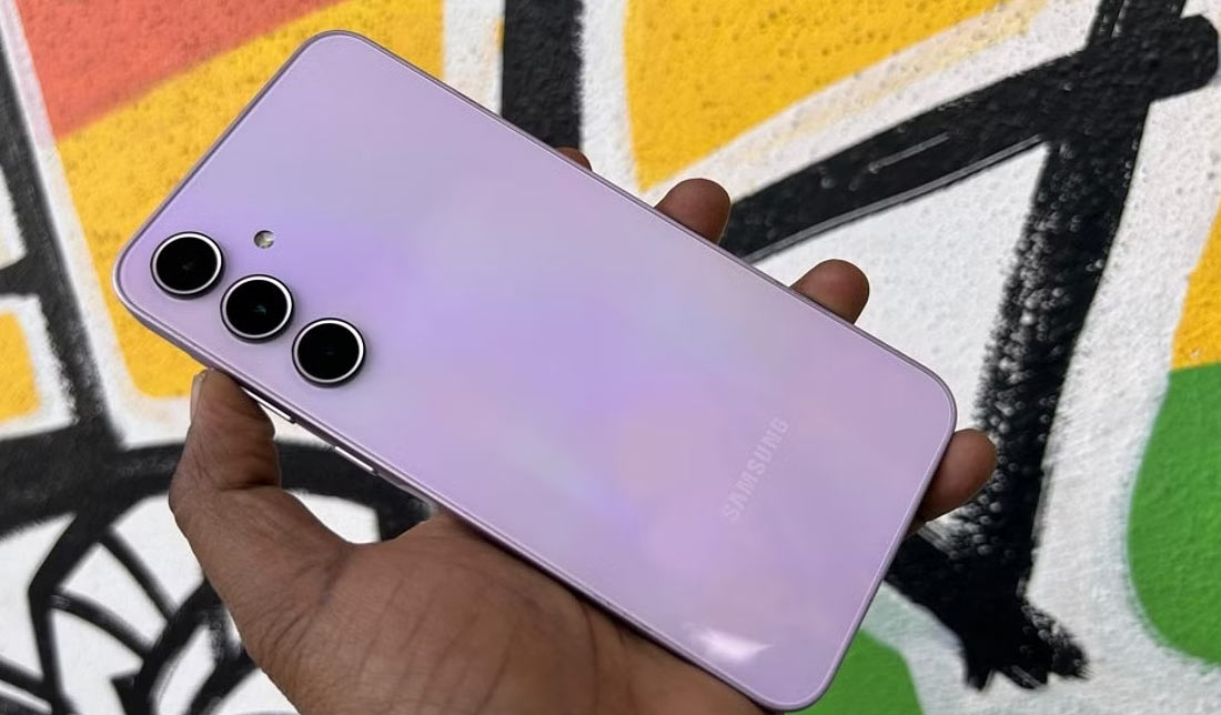 نمایی از پنل پشتی گوشی ‏A35‎‏