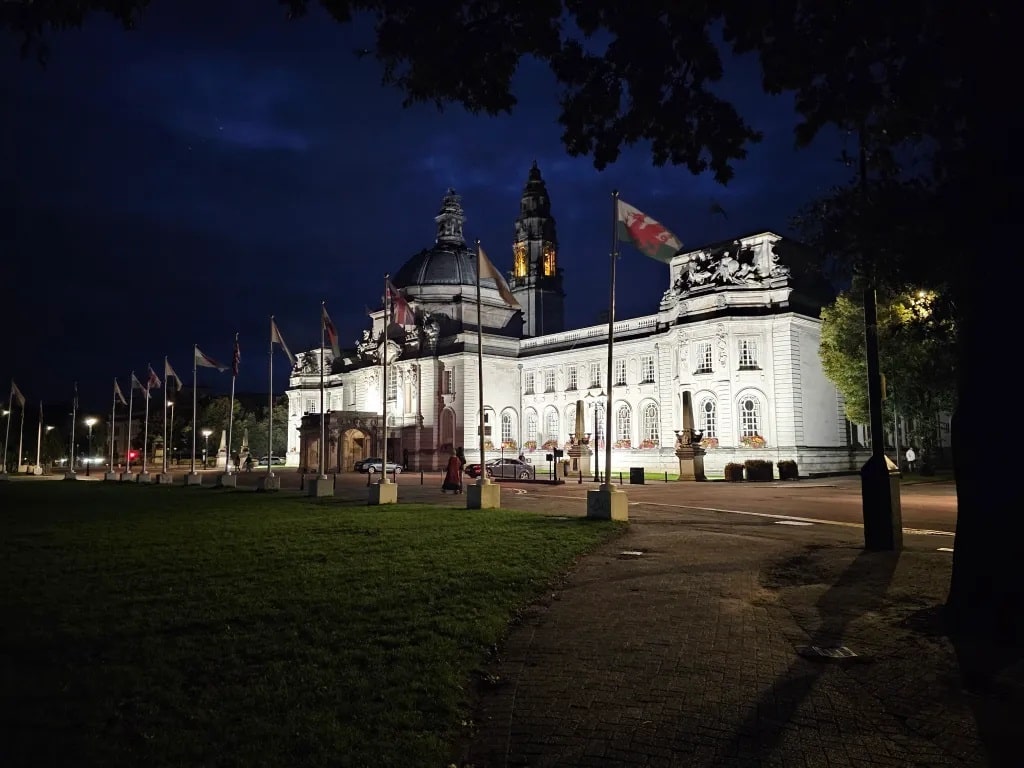 نمونه تصویر دوربین اصلی گلکسی S23 اولترا در شب