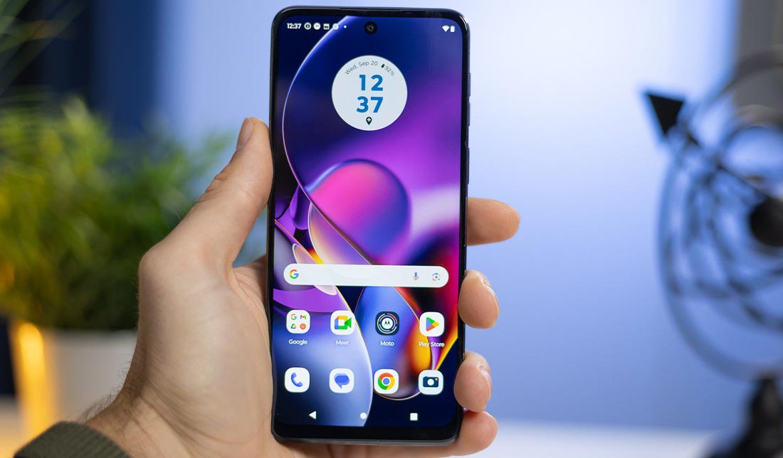 نمایشی از کیفیت صفحه گوشی موتورولا Moto G54