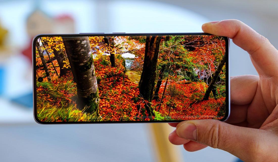 نمایش کیفیت نمایشگر شیائومی ردمی نوت 13 پرو پلاس در یک فیلم 