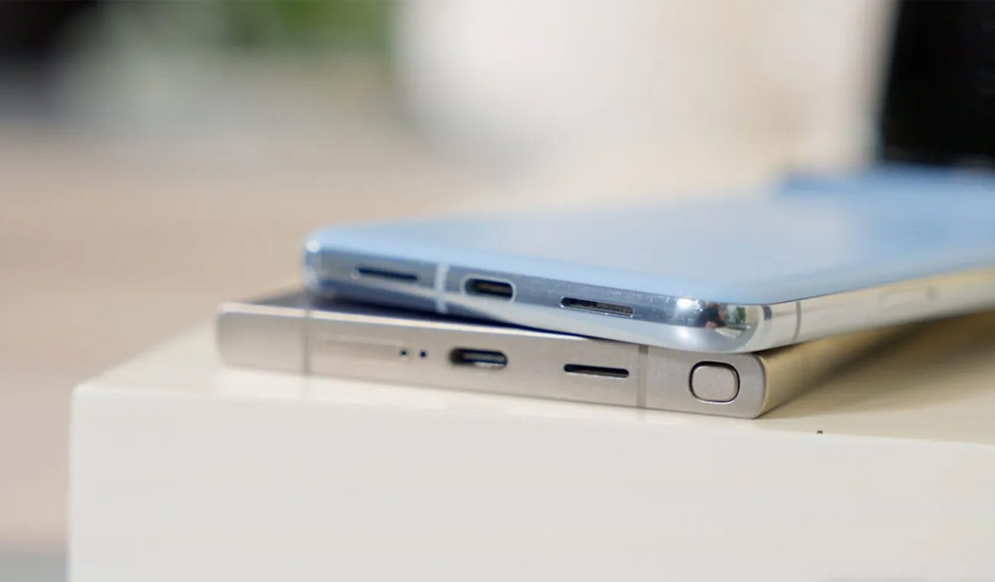 نمایی از اسپیکر و سوکت شارژ گوشی سامسونگ ‏s24‎‏ اولترا و پیکسل 8 پرو