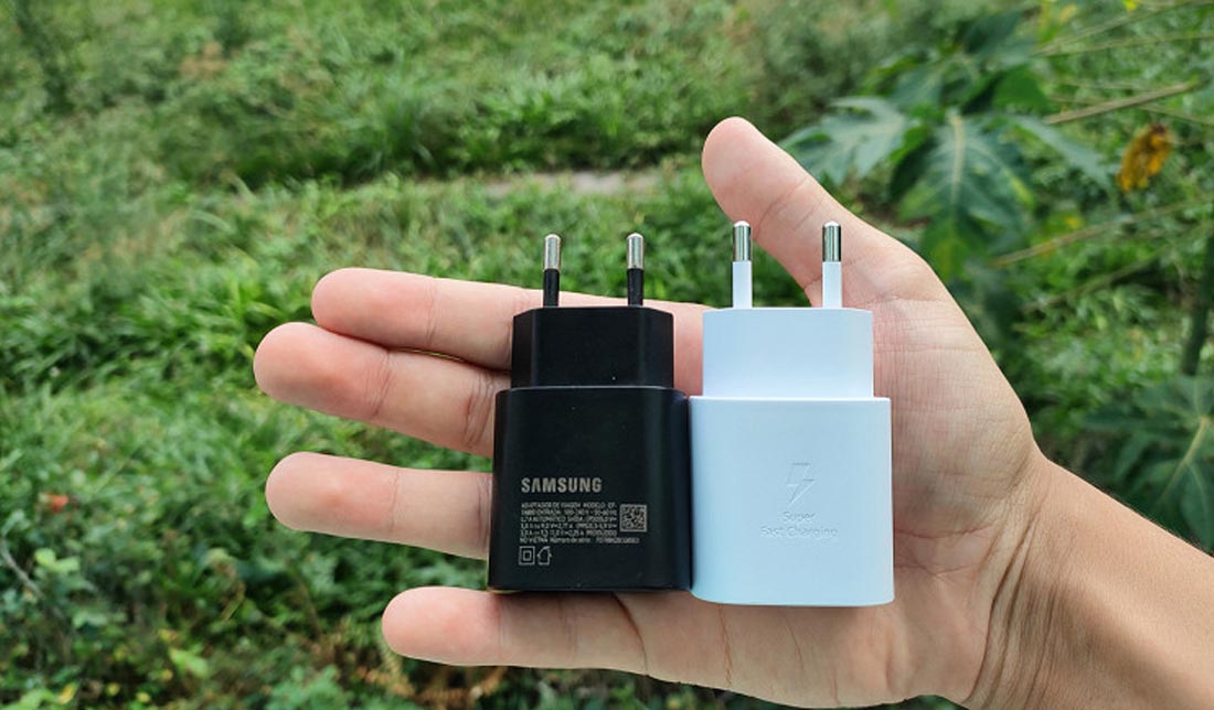 کلگی شارژر گوشی سامسونگ a35 و a34 در دو رنگ سفید و مشکی