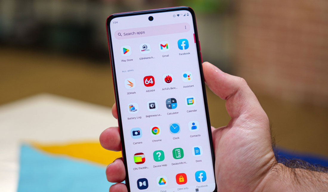 نمایش رابط کاربری ساده و روان گوشی موتورولا  Moto G84