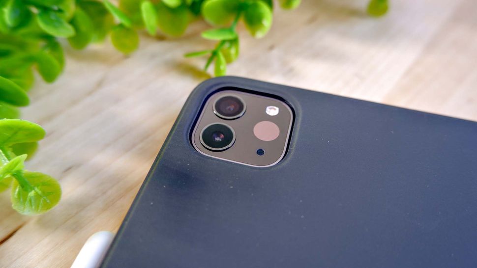 دوربین آیپد پرو 2022 از نمای نزدیک