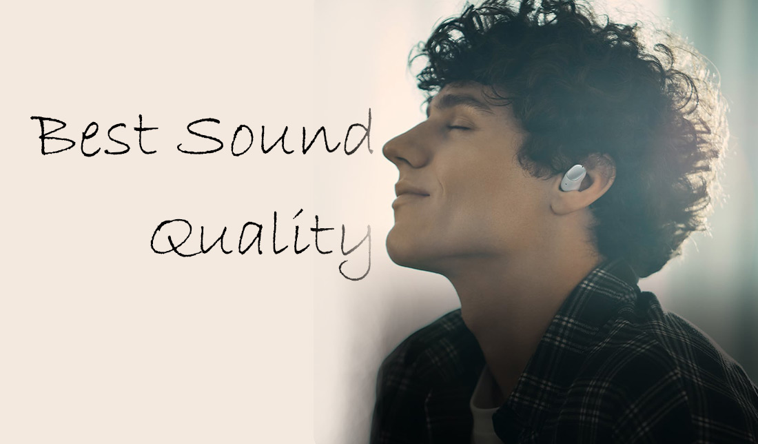 نمایش هندزفری شیائومی ردمی بادز 3 پرو در گوش انسان در کنار نوشته بهترین دینامیک صوتی